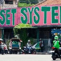'Pink and green' protests call for a reset in Indonesia