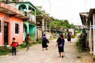 Política social favorece más a quienes viven en pobreza moderada que a personas en pobreza extrema; piden reorientar
