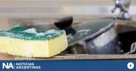 ¿Por qué las esponjas de cocina tienen dos colores?: el secreto para lavar mejor en la cocina