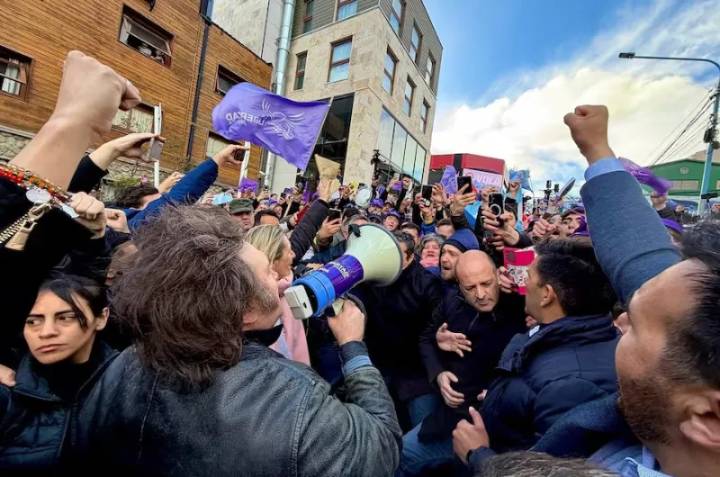 Milei furioso con el kirchnerismo tras los incidentes en Ushuaia:"tiene como hábito destrozar si no está en el poder"