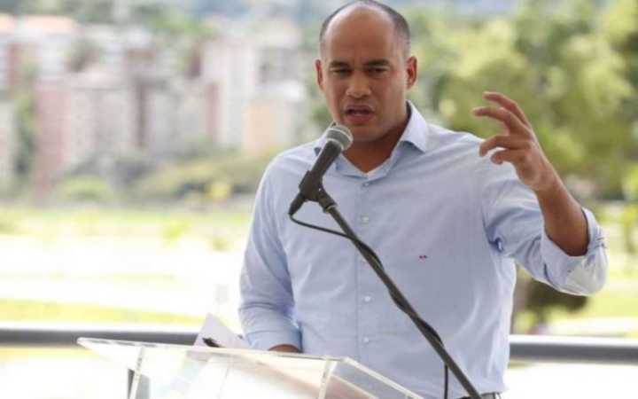 Ministro Rodríguez y el retorno a clases: Ningún niño debe quedar por fuera si no tiene zapatos, uniforme o los útiles