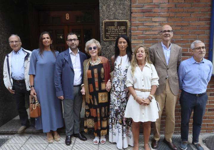 Oviedo recuerda el lugar dónde nació Ángel González, «un poeta imprescindible»