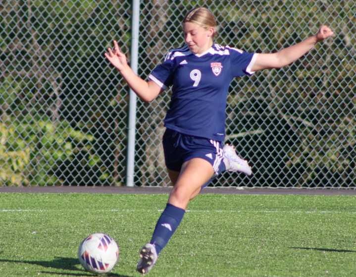 Hughes strikes late as Stars clip Bloomfield