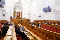 Reproches entre Gobierno y oposición por la lengua azul y moción de apoyo a los trabajadores de Mahle