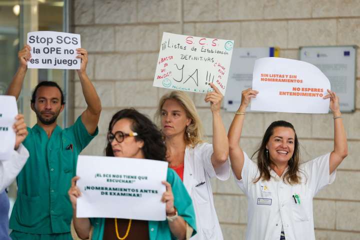 El Sindicato Médico cifra en el seguimiento de la huelga en un 65%: «El pediatra no está y necesito que vea a mi hija pronto»