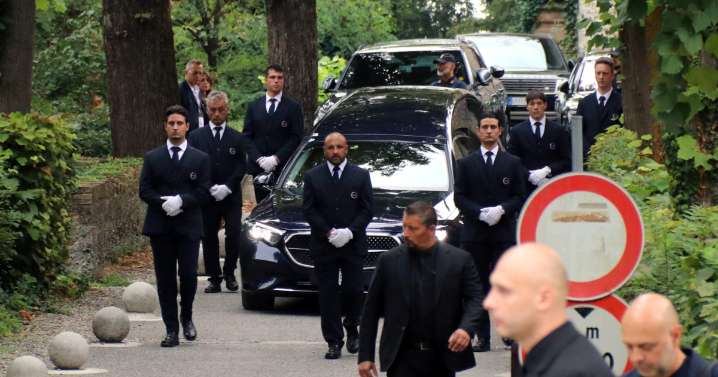 El funeral blindado de Giorgio Armani en su pueblo con solo 50 asistentes