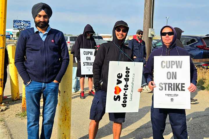 Picket lines in Regina, across Sask. as Canada Post goes on strike