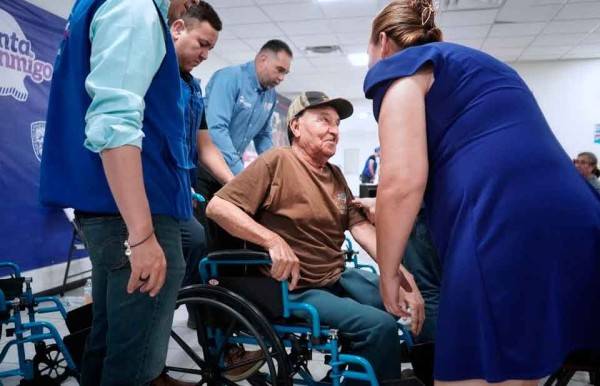 Entregan aparatos funcionales a personas con discapacidad