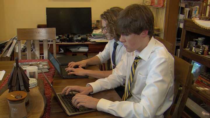 Independence speech students bring debate to school board over personal electronic policy