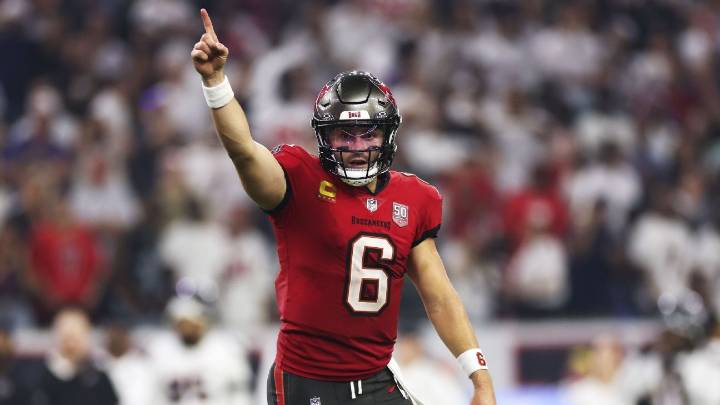 Baker Mayfield leads late drive as Buccaneers stun Texans