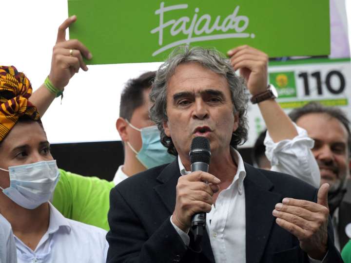 Fajardo contrató empresa de marketing político internacional para que le ayuden a su campaña