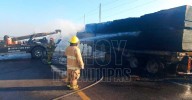 Se incendia remolque en la carretera Victoria