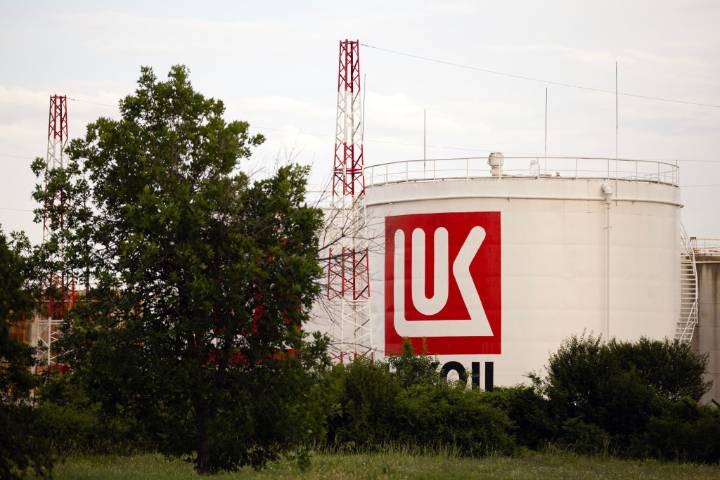 France, Germany push EU to finally sanction Russian oil majors, energy allies