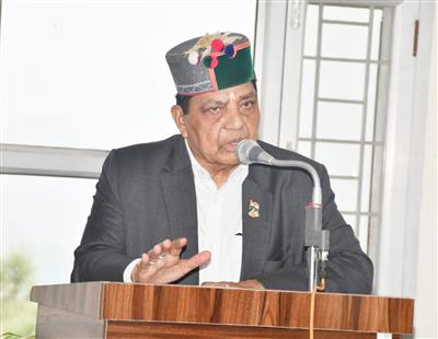 स्वास्थ्य सेवाओं के सुदृढ़ीकरण और रोज़गार सृजन पर बल