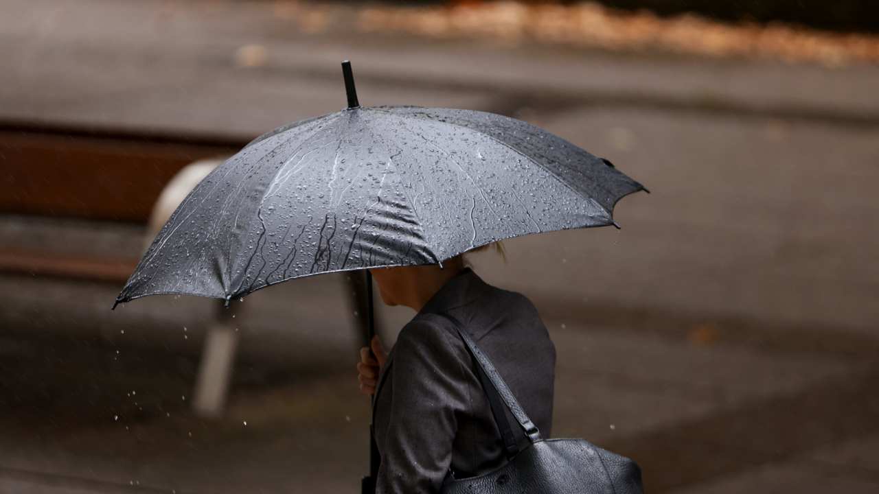 Showers likely to ease in nation's drenched south-west corner after wet and chilly weekend for west coast