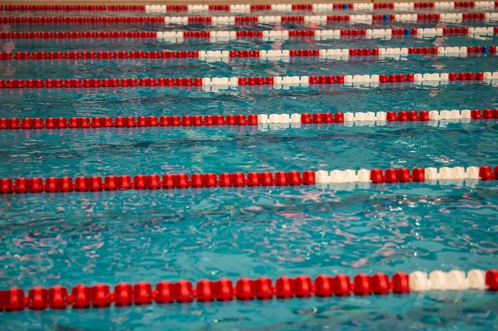 Flint-area fall sports roundup: Kearsley Swimming highlights weekend with win at Falcon Invitational