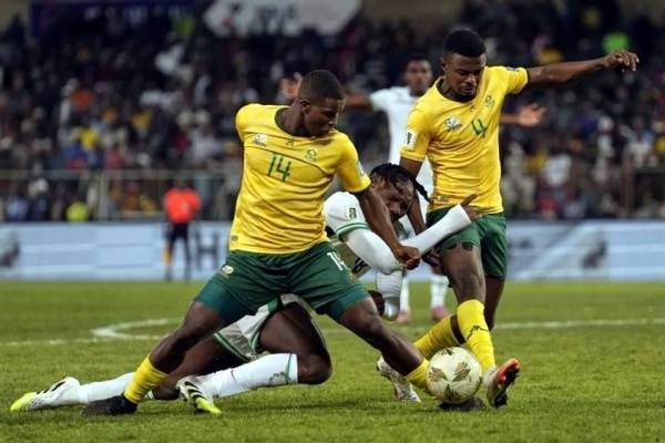 Sanciona FIFA a Sudáfrica por alinear a jugador suspendido