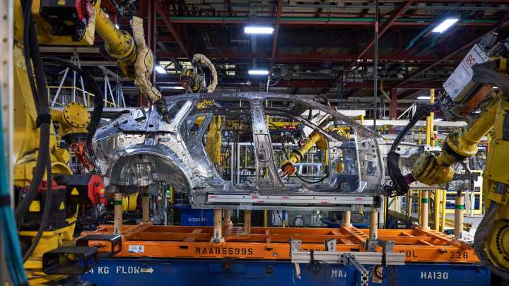 GM plans shift shutdowns at plants that produce electric vehicles