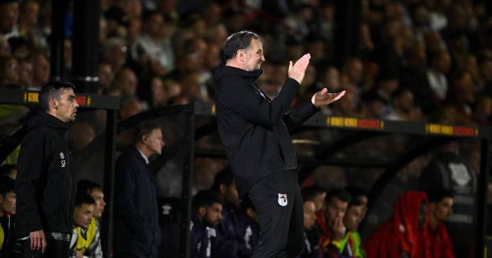 Grimsby Town boss responds to Man United Carabao Cup replay calls