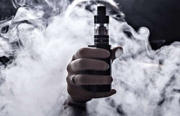 Singapur castigará el vapeo electrónico con azotes, multas y prisión