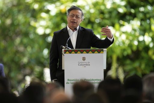 Gobierno colombiano presenta nueva reforma tributaria: grava licor, juegos de azar, renta e iglesias