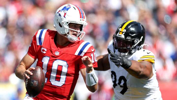 Drake Maye bangs head hard on turf, isn't removed for concussion check