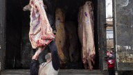 Barrera sanitaria: pese al fallo de la jueza fueguina, sigue entrando asado al sur del río Colorado