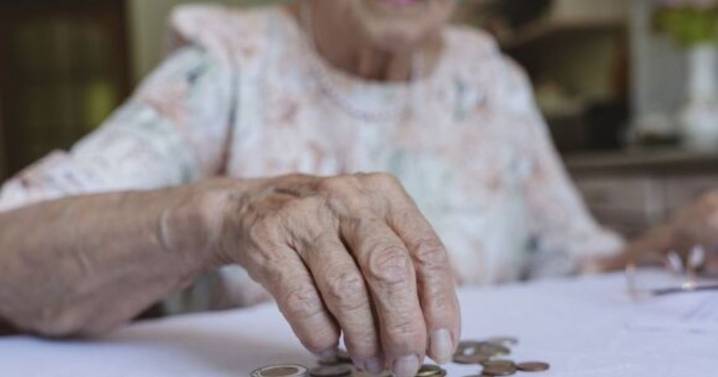 Women state pensioners issued warning over £92,300 payment 'shortfall'