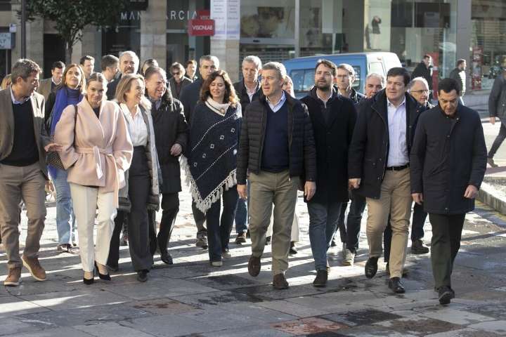 Feijóo se recluye con sus 'barones' en Murcia