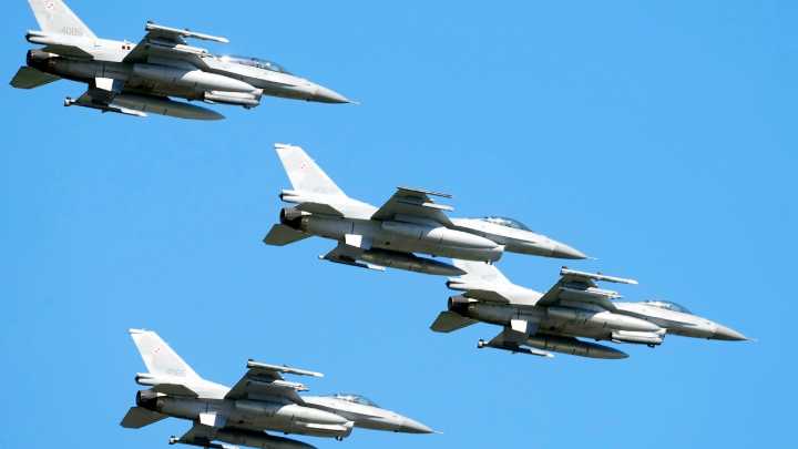 Polonia derriba varios drones rusos que "violaron repetidamente" su espacio aéreo