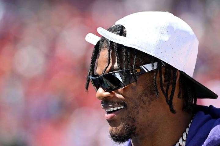 NFL Week 1 projected scores: Model predicts point spreads and totals for every game