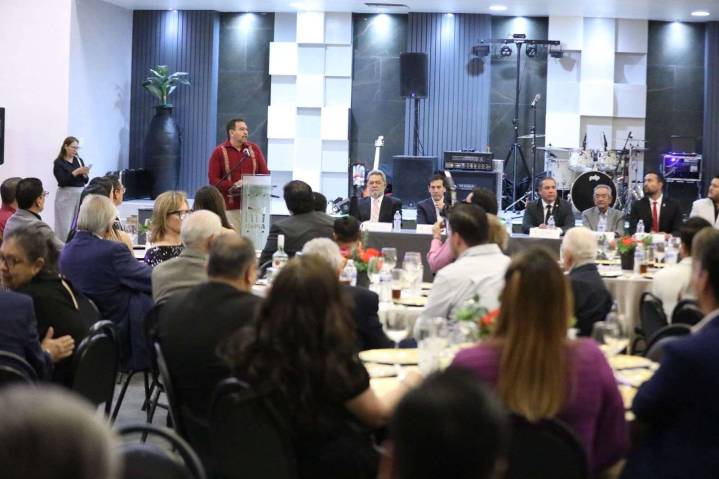 Conmemoran Asociación de Ingenieros y Arquitectos 73 aniversario