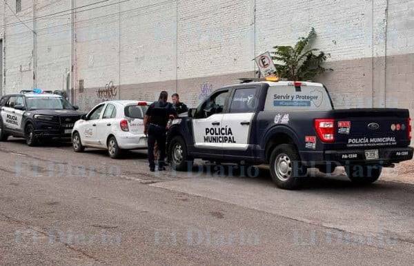 Empleado de refresquera dice que le robaron y acaba detenido