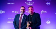Nicola Liguori recibe el premio Excelencia No Convencional 2025 de Forbes