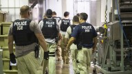 Servicio de inmigración y aduanas en EU busca prácticamente duplicar sus efectivos