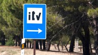 ¿Es obligatorio llevar la pegatina de la ITV?