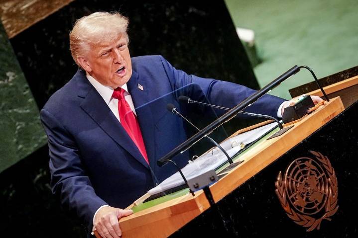 Donald Trump Reacts After Awkard Teleprompter Moment in U...