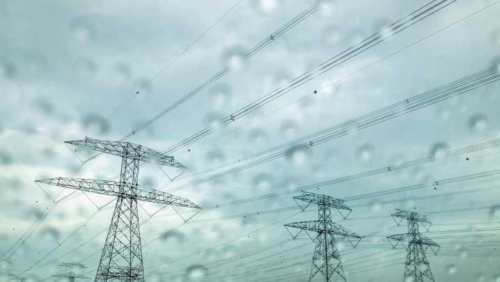 MidAmerican power outages hit thousands after thunderstorm