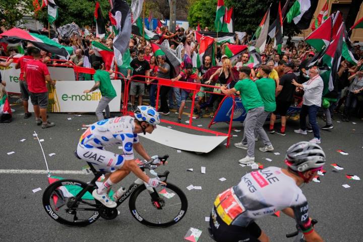 Spanish Vuelta stage cut short because of disruption by pro-Palestinian protesters near finish line