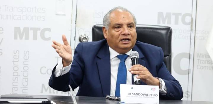 César Sandoval niega que esté buscando politizar los trenes de Lima