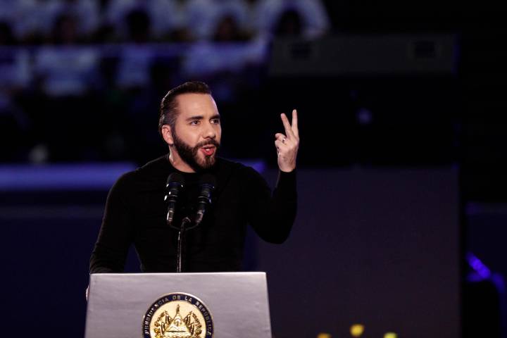 El Salvador eleva en más de 31 % sus reservas de oro con compra de 50 millones de dólares