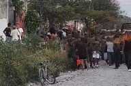 Vecinos detienen y golpean a cinco presuntos ladrones en Santiago Miahuatlán