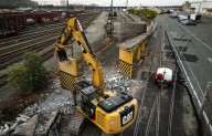 Elliott Bay Trail bridge, disliked by cyclists, torn down