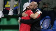 Ignacio Buse celebra: el emotivo abrazo con Luis Horna y sus compañeros tras triunfo ante Portugal en Copa Davis