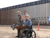 La nueva y controversial política de Greg Abbott contra los camioneros que no hablan inglés