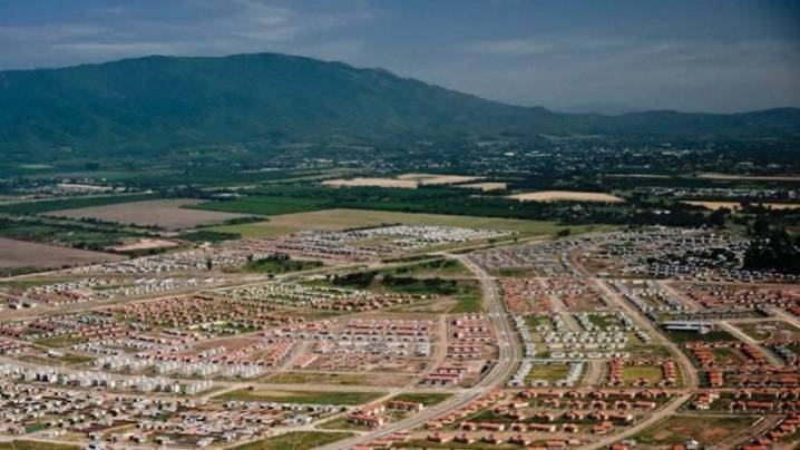 "Mediante engaños": detienen a una falsa gestora del IPV que ofrecía casas en Lomas de Tafí