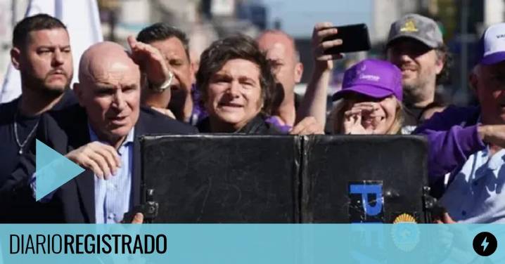 ¿Cómo en la campaña de Trump y Bolsonaro? Las redes advierten sobre un posible autoatentado de Milei