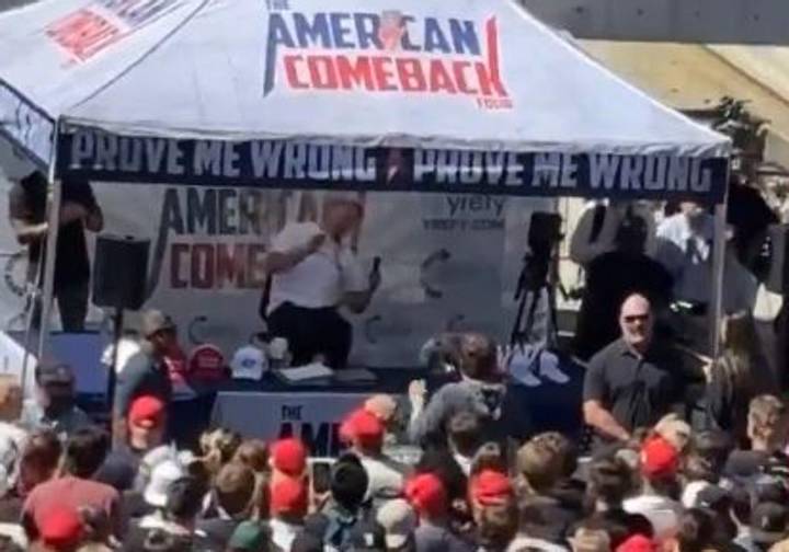 Disparan en pleno escenario a un líder juvenil del trumpismo