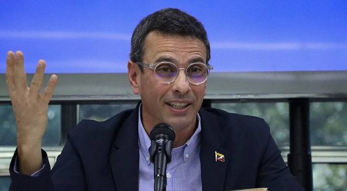 Capriles critica que se adelante la Navidad cuando el salario se hace «sal y agua»