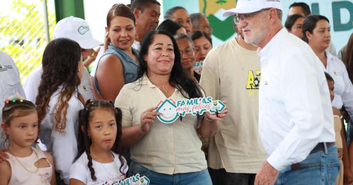 Regalan casas a 20 familias campesinas del Eje Cafetero que carecían de condiciones básicas de habitabilidad